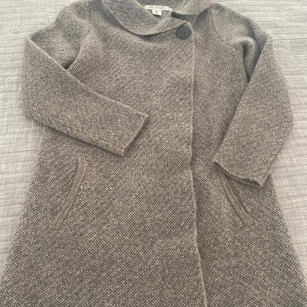 One collar button dress coat